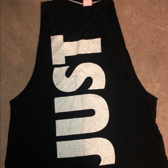 Nike Tops - sold on mercarî